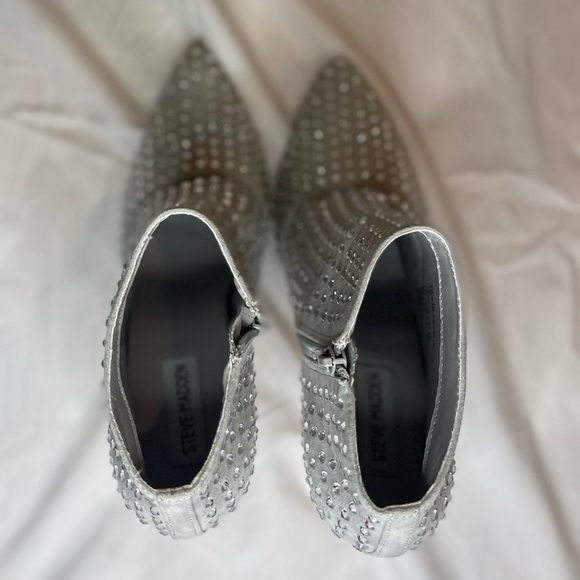 Steve Madden Pristo Bootie in Silver with Silver Studs size 7 - Picture 5 of 13